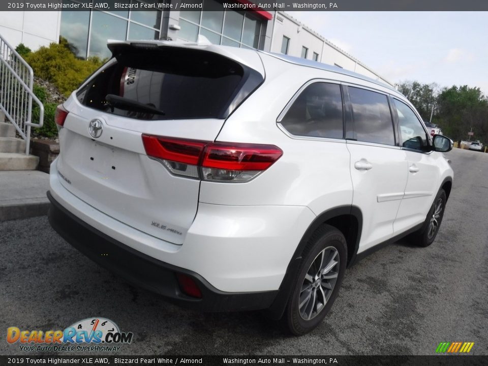 2019 Toyota Highlander XLE AWD Blizzard Pearl White / Almond Photo #13