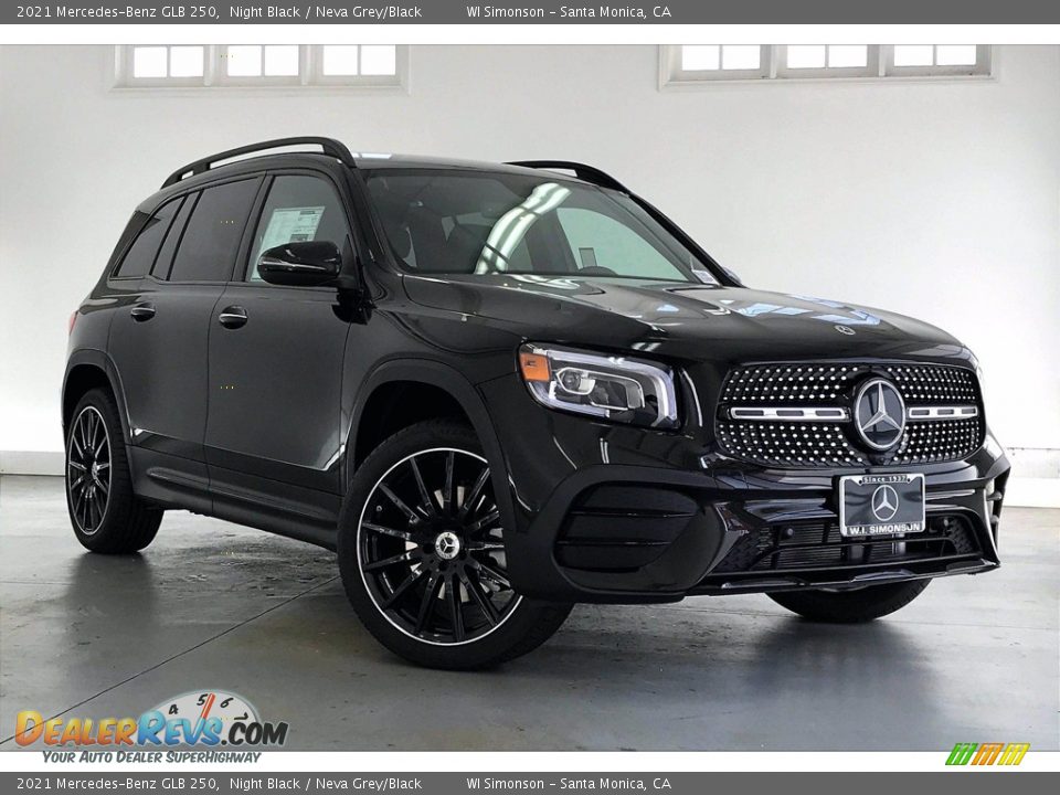 Front 3/4 View of 2021 Mercedes-Benz GLB 250 Photo #12