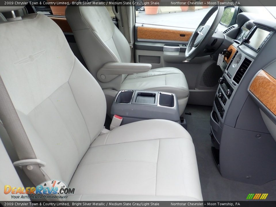2009 Chrysler Town & Country Limited Bright Silver Metallic / Medium Slate Gray/Light Shale Photo #15