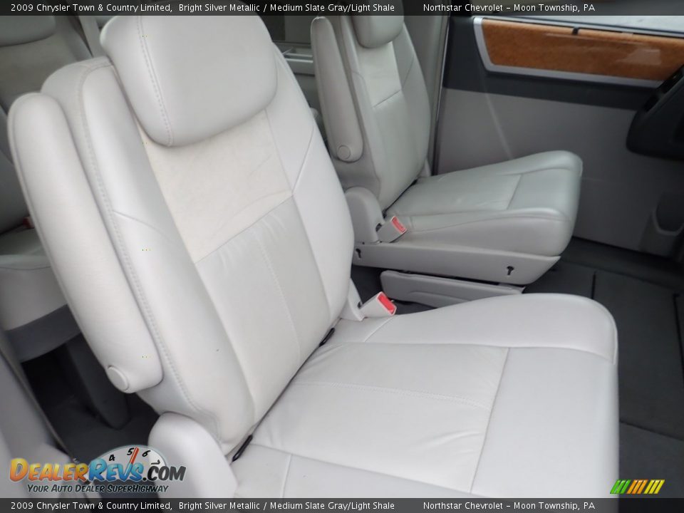 2009 Chrysler Town & Country Limited Bright Silver Metallic / Medium Slate Gray/Light Shale Photo #18
