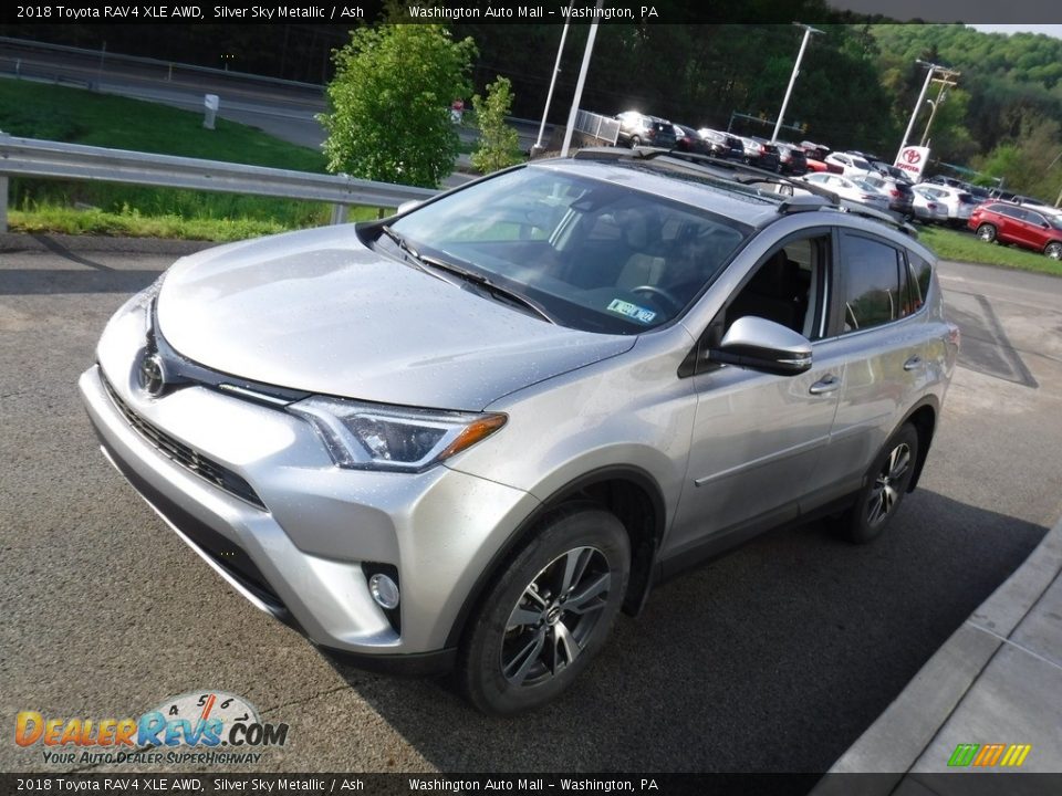 2018 Toyota RAV4 XLE AWD Silver Sky Metallic / Ash Photo #10