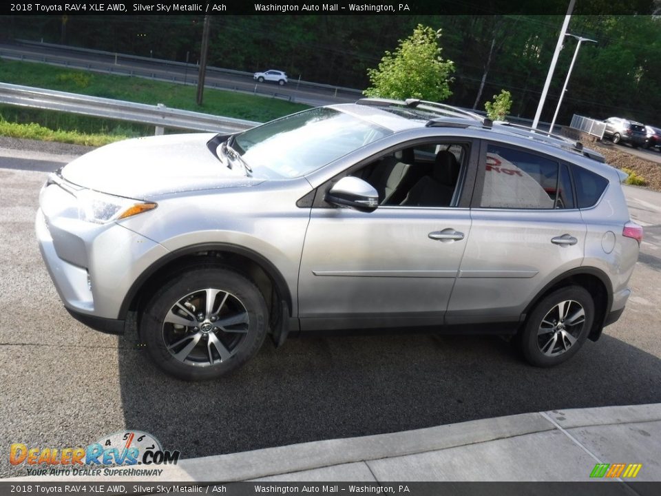 2018 Toyota RAV4 XLE AWD Silver Sky Metallic / Ash Photo #11