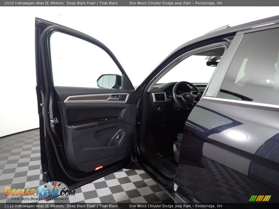 2019 Volkswagen Atlas SE 4Motion Deep Black Pearl / Titan Black Photo #22