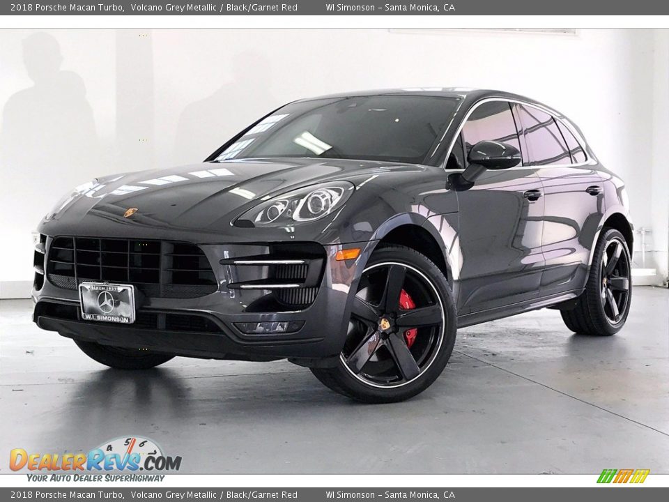 Front 3/4 View of 2018 Porsche Macan Turbo Photo #11