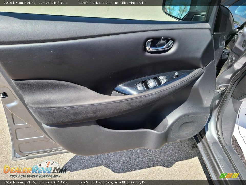 2016 Nissan LEAF SV Gun Metallic / Black Photo #5