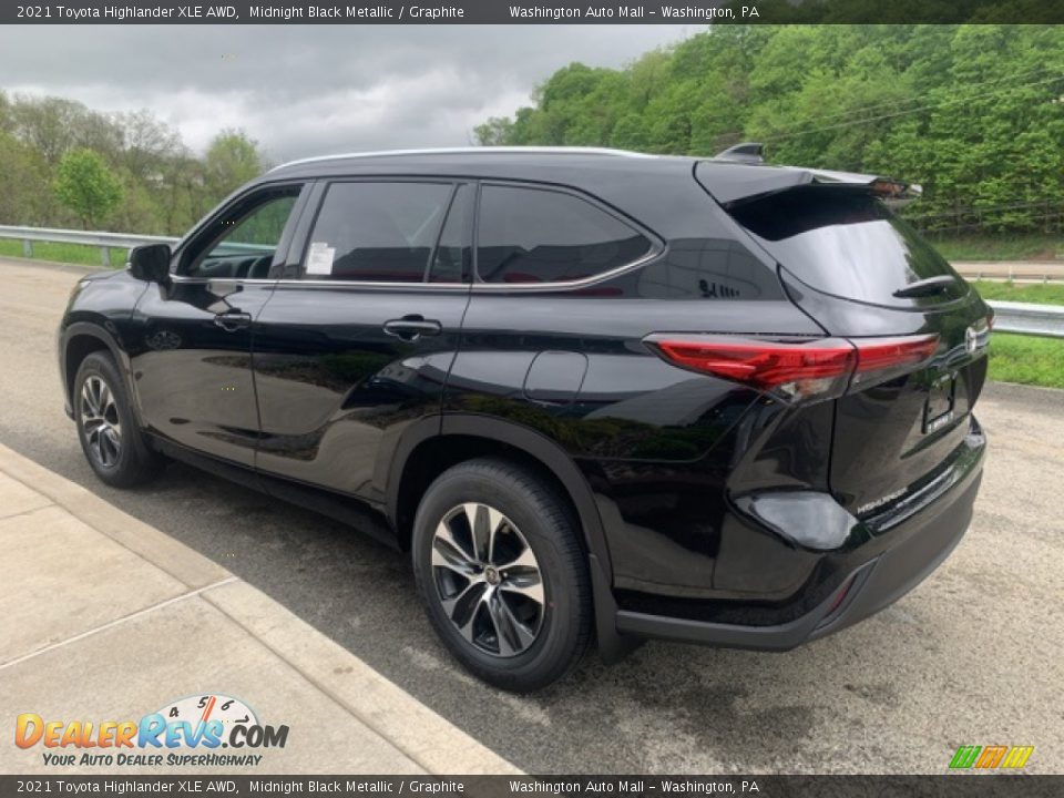 2021 Toyota Highlander XLE AWD Midnight Black Metallic / Graphite Photo #2