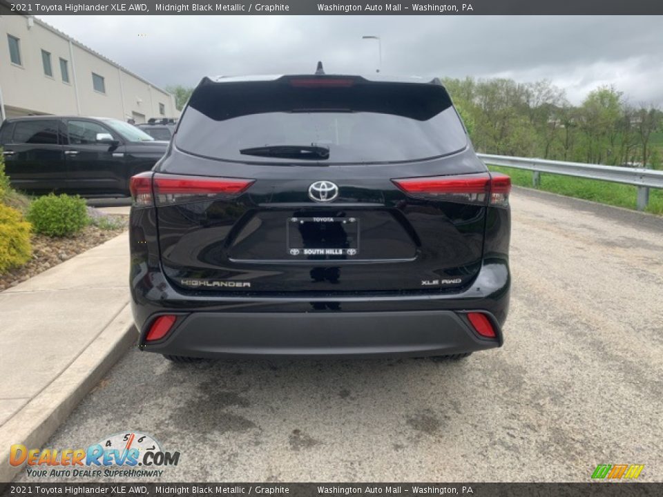 2021 Toyota Highlander XLE AWD Midnight Black Metallic / Graphite Photo #16