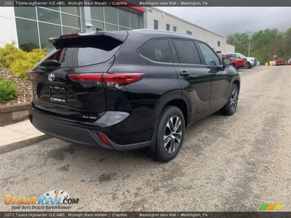 2021 Toyota Highlander XLE AWD Midnight Black Metallic / Graphite Photo #17