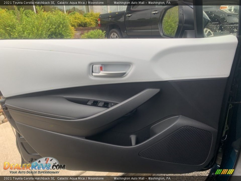 2021 Toyota Corolla Hatchback SE Galactic Aqua Mica / Moonstone Photo #17