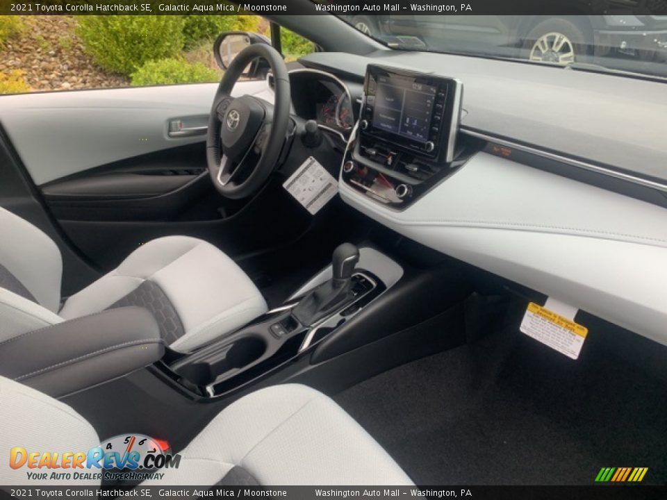 2021 Toyota Corolla Hatchback SE Galactic Aqua Mica / Moonstone Photo #25