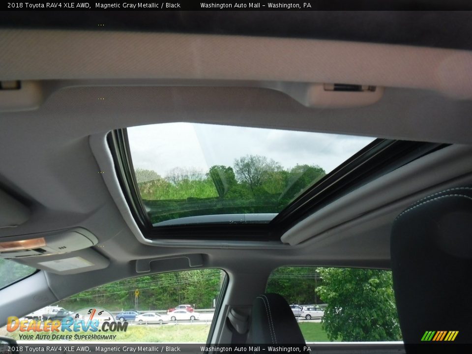 2018 Toyota RAV4 XLE AWD Magnetic Gray Metallic / Black Photo #16