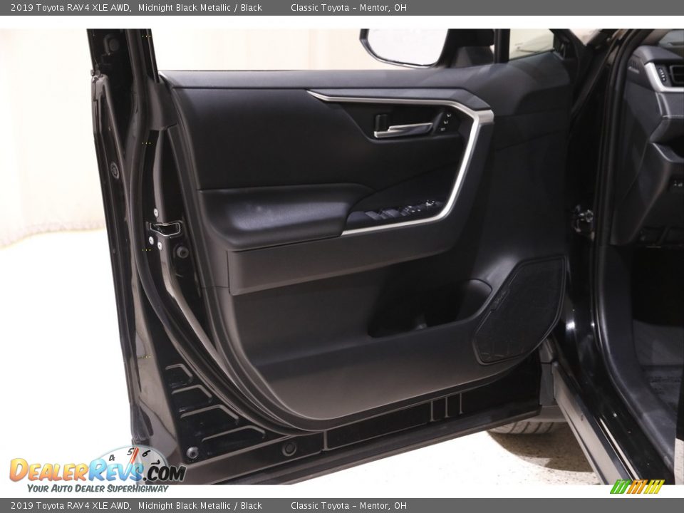 2019 Toyota RAV4 XLE AWD Midnight Black Metallic / Black Photo #4