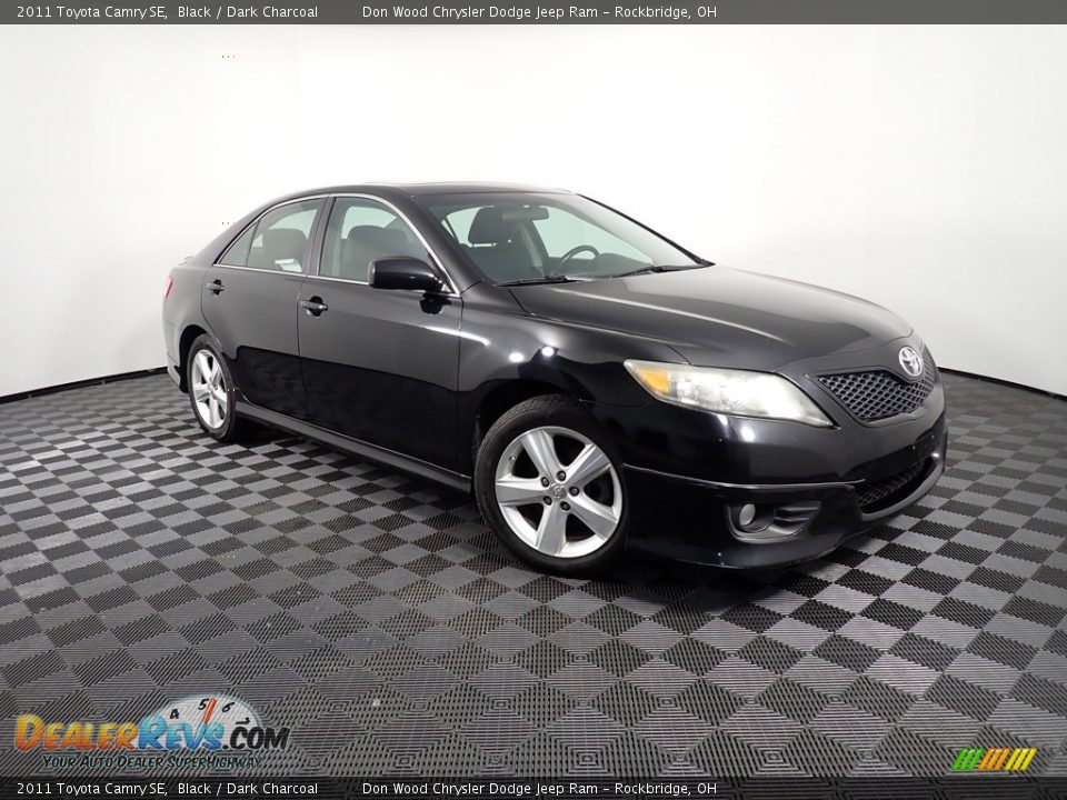 2011 Toyota Camry SE Black / Dark Charcoal Photo #3