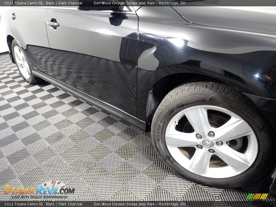 2011 Toyota Camry SE Black / Dark Charcoal Photo #4