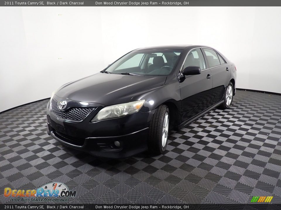 2011 Toyota Camry SE Black / Dark Charcoal Photo #8