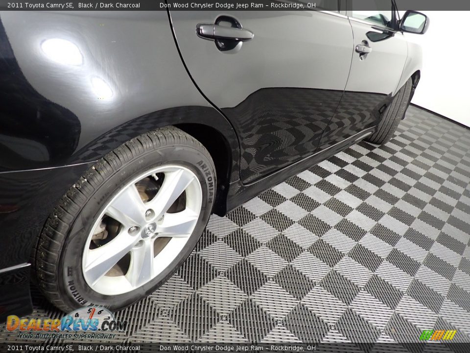 2011 Toyota Camry SE Black / Dark Charcoal Photo #16