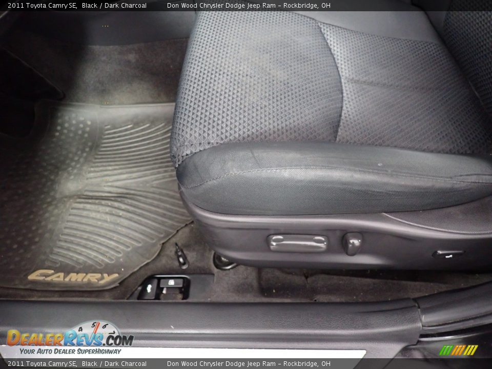 2011 Toyota Camry SE Black / Dark Charcoal Photo #20