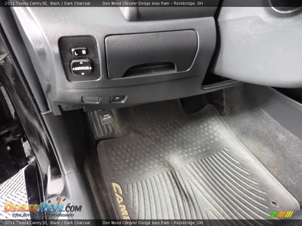 2011 Toyota Camry SE Black / Dark Charcoal Photo #21