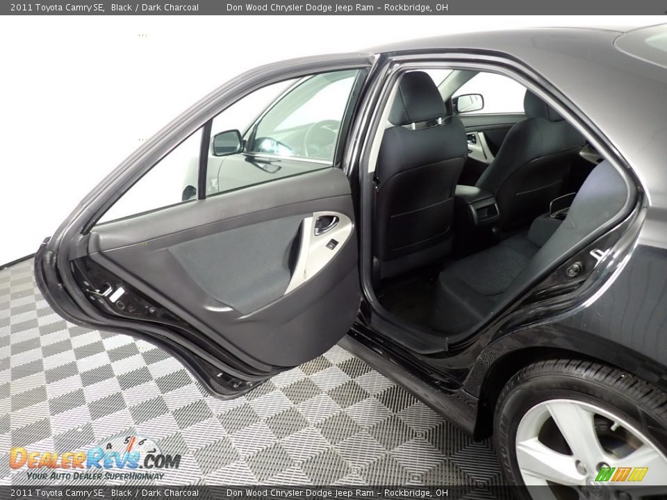 2011 Toyota Camry SE Black / Dark Charcoal Photo #24