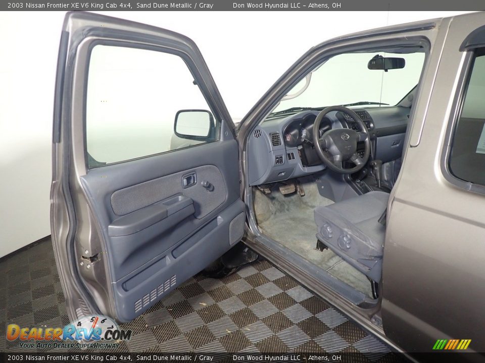 2003 Nissan Frontier XE V6 King Cab 4x4 Sand Dune Metallic / Gray Photo #17