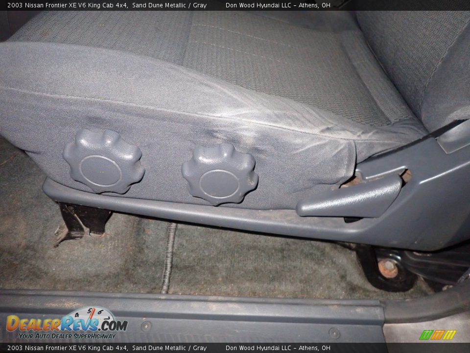 2003 Nissan Frontier XE V6 King Cab 4x4 Sand Dune Metallic / Gray Photo #19