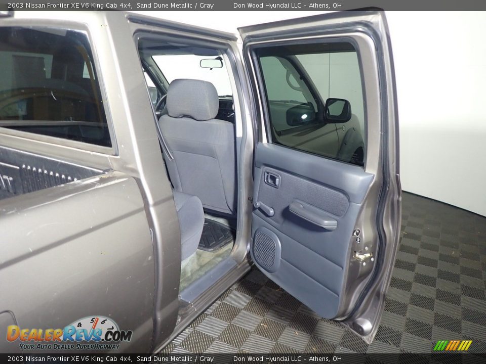 Door Panel of 2003 Nissan Frontier XE V6 King Cab 4x4 Photo #29