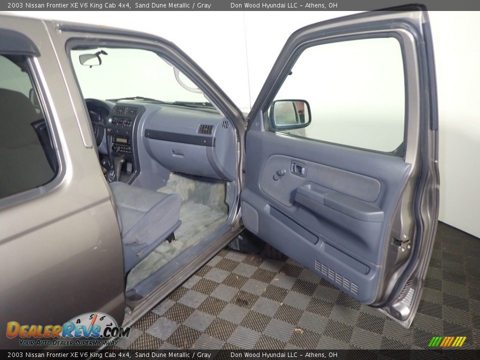 Door Panel of 2003 Nissan Frontier XE V6 King Cab 4x4 Photo #31