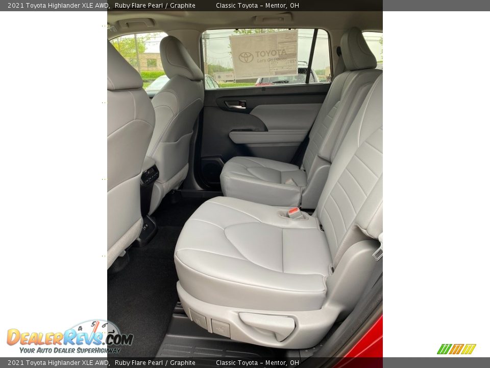 2021 Toyota Highlander XLE AWD Ruby Flare Pearl / Graphite Photo #3