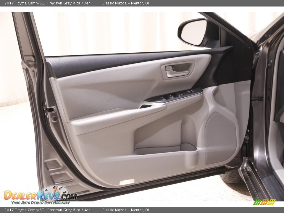 2017 Toyota Camry SE Predawn Gray Mica / Ash Photo #4