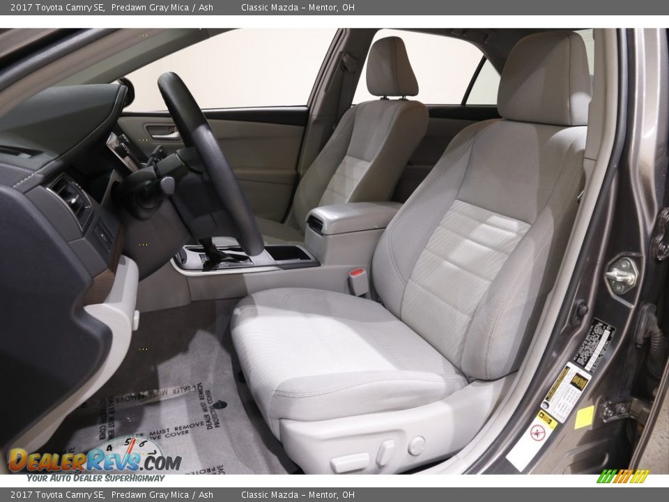 2017 Toyota Camry SE Predawn Gray Mica / Ash Photo #5