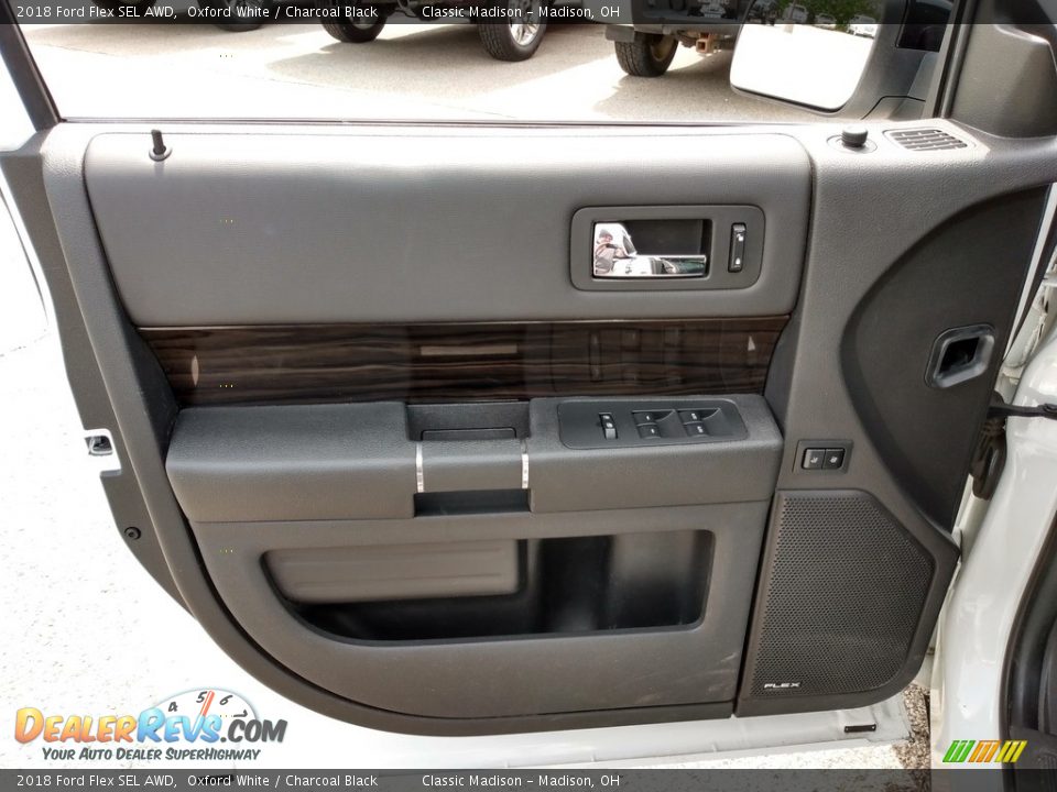 Door Panel of 2018 Ford Flex SEL AWD Photo #9