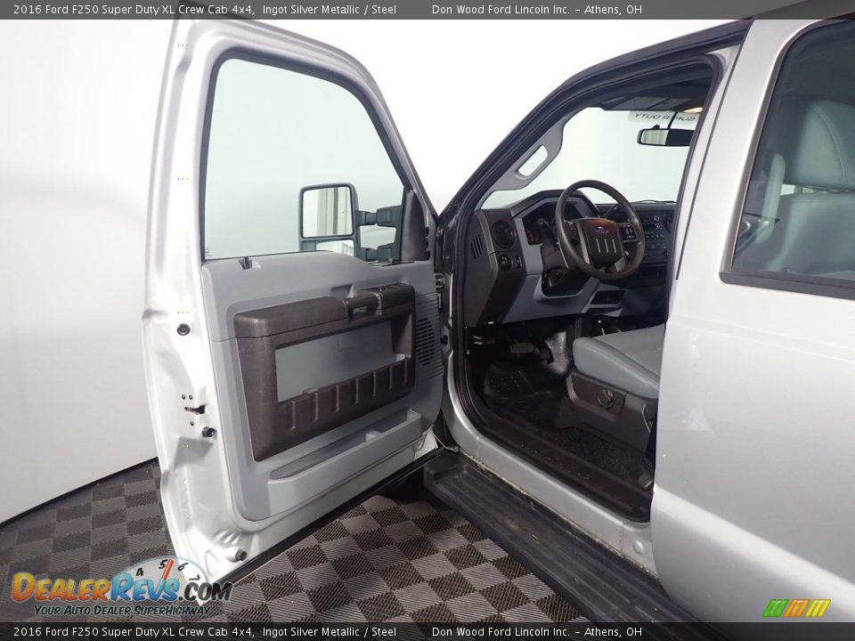 2016 Ford F250 Super Duty XL Crew Cab 4x4 Ingot Silver Metallic / Steel Photo #16
