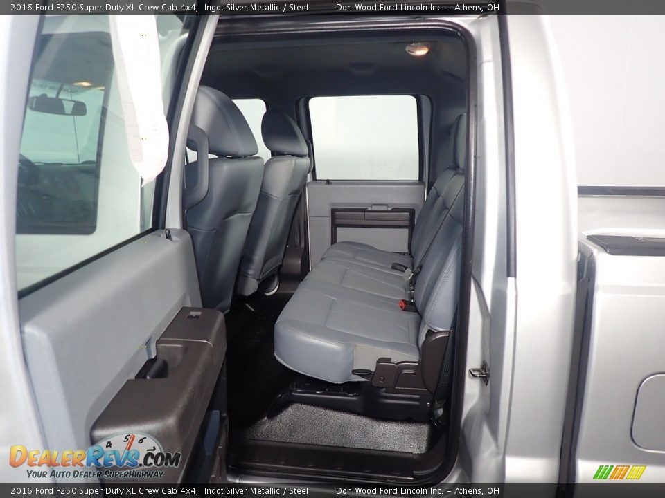2016 Ford F250 Super Duty XL Crew Cab 4x4 Ingot Silver Metallic / Steel Photo #31