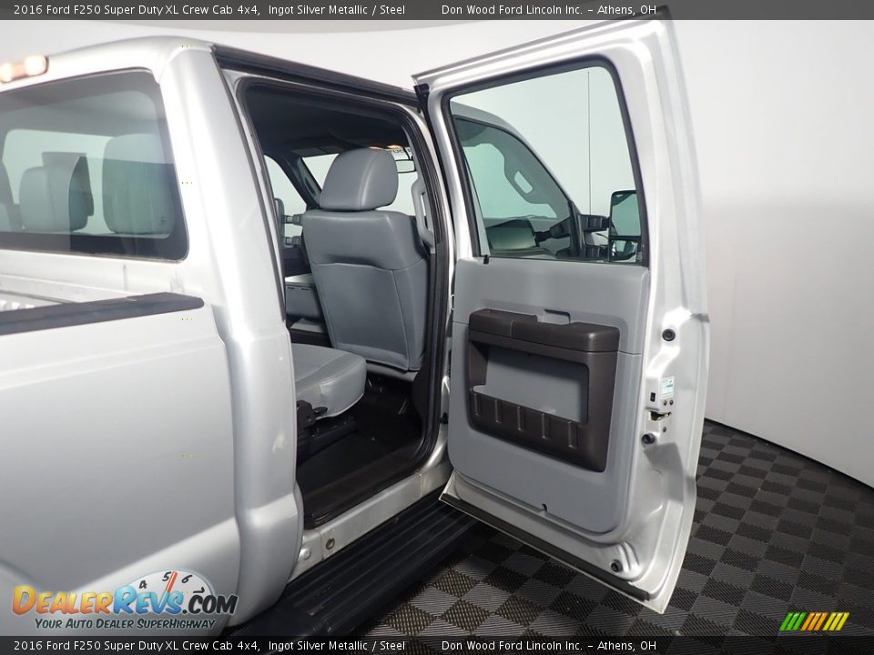 2016 Ford F250 Super Duty XL Crew Cab 4x4 Ingot Silver Metallic / Steel Photo #32