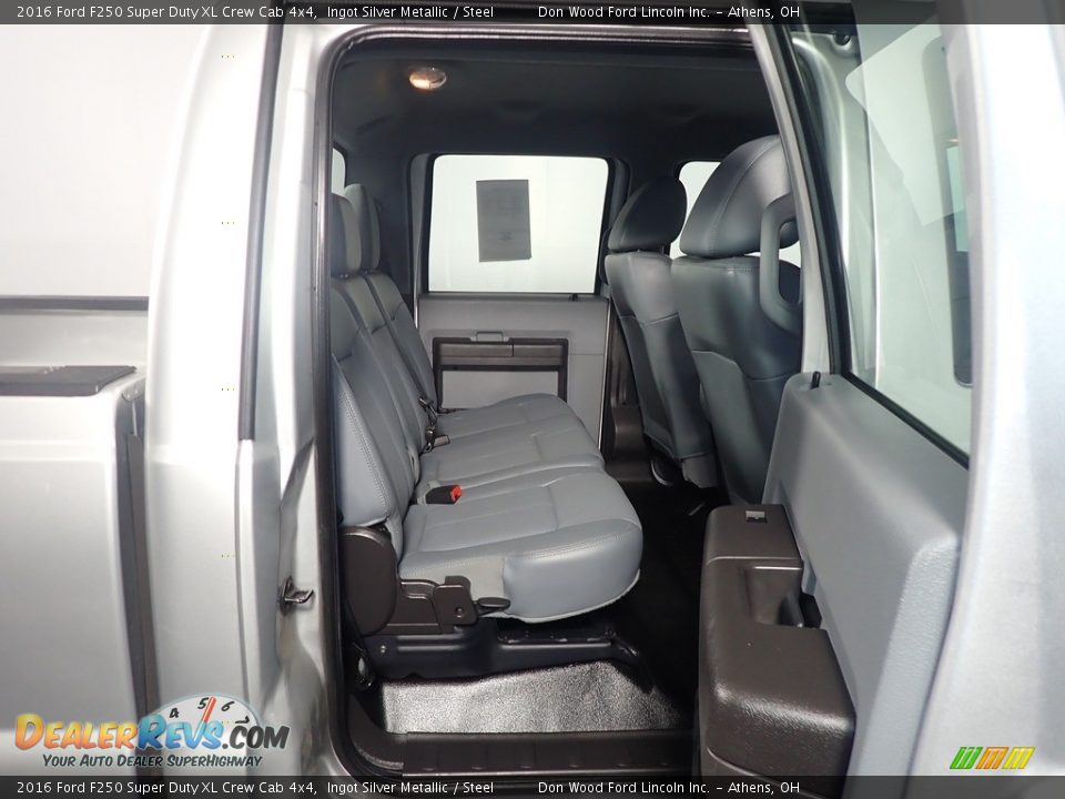 2016 Ford F250 Super Duty XL Crew Cab 4x4 Ingot Silver Metallic / Steel Photo #33