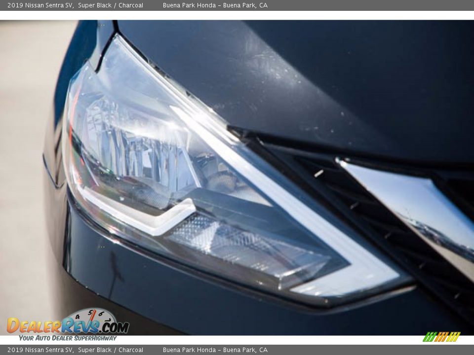 2019 Nissan Sentra SV Super Black / Charcoal Photo #8