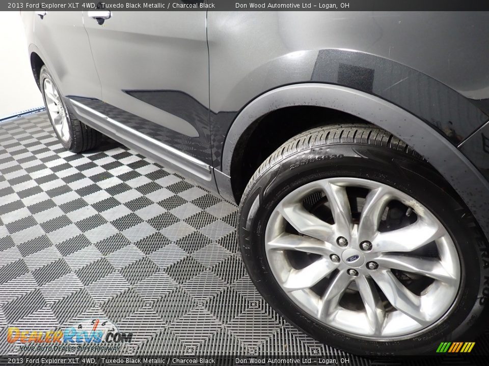 2013 Ford Explorer XLT 4WD Tuxedo Black Metallic / Charcoal Black Photo #5
