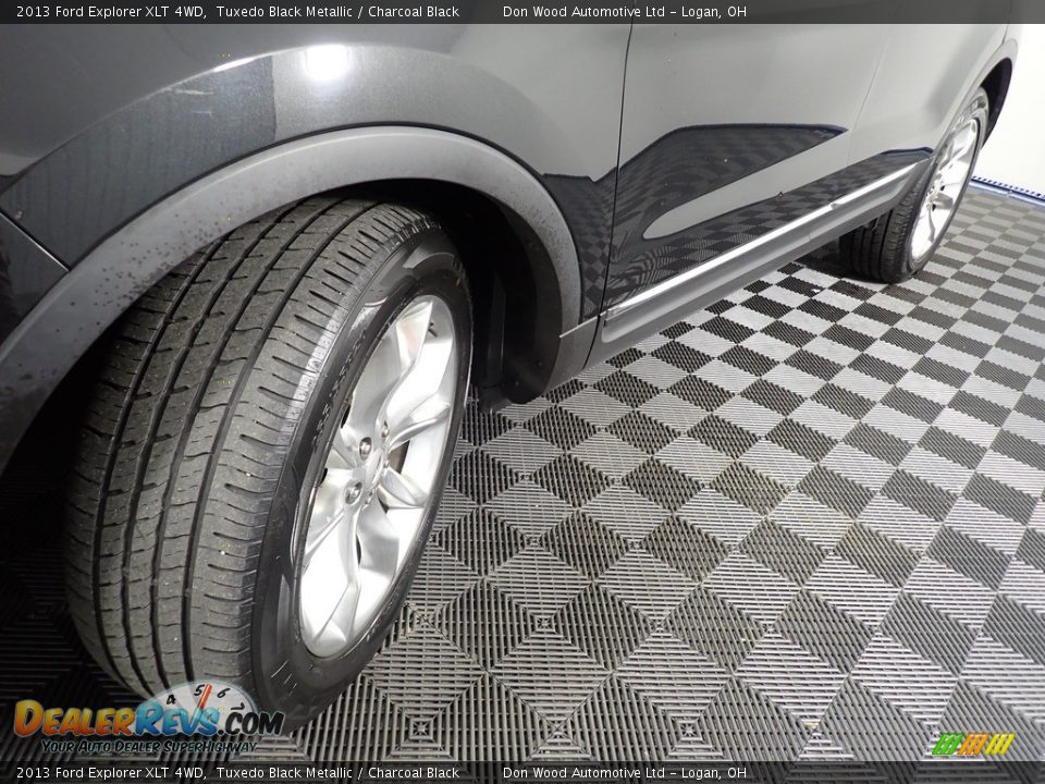 2013 Ford Explorer XLT 4WD Tuxedo Black Metallic / Charcoal Black Photo #10