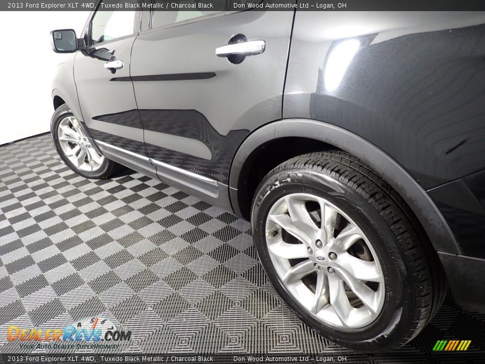 2013 Ford Explorer XLT 4WD Tuxedo Black Metallic / Charcoal Black Photo #11
