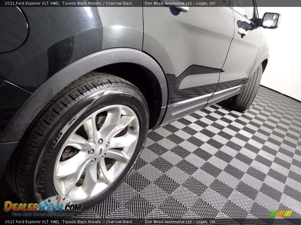 2013 Ford Explorer XLT 4WD Tuxedo Black Metallic / Charcoal Black Photo #19