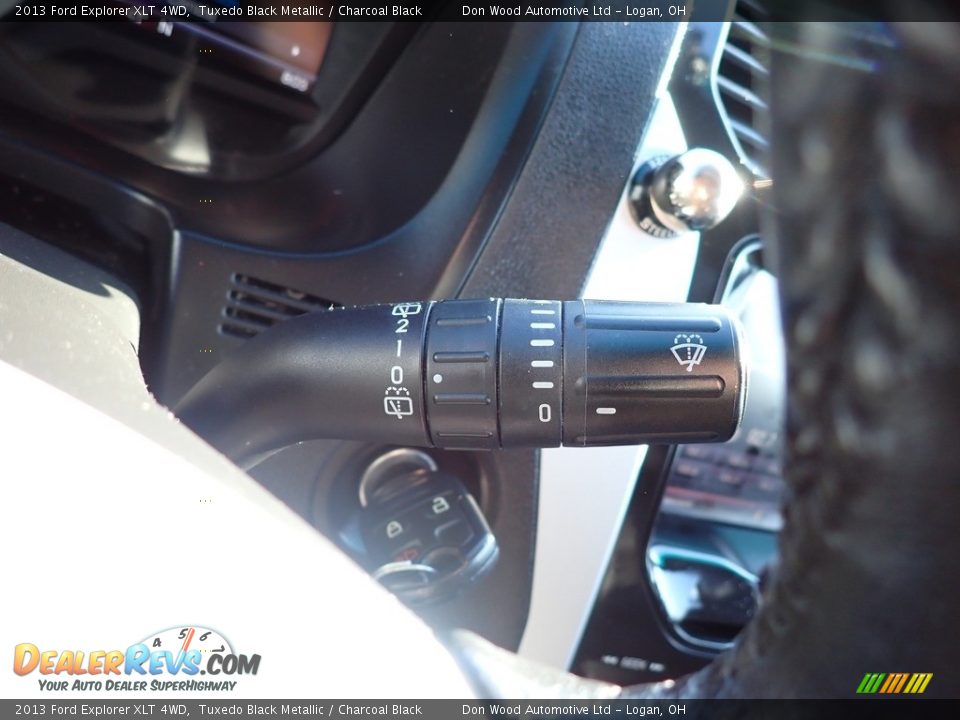 2013 Ford Explorer XLT 4WD Tuxedo Black Metallic / Charcoal Black Photo #29
