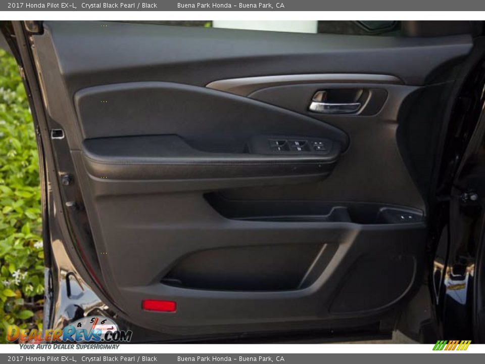 Door Panel of 2017 Honda Pilot EX-L Photo #30