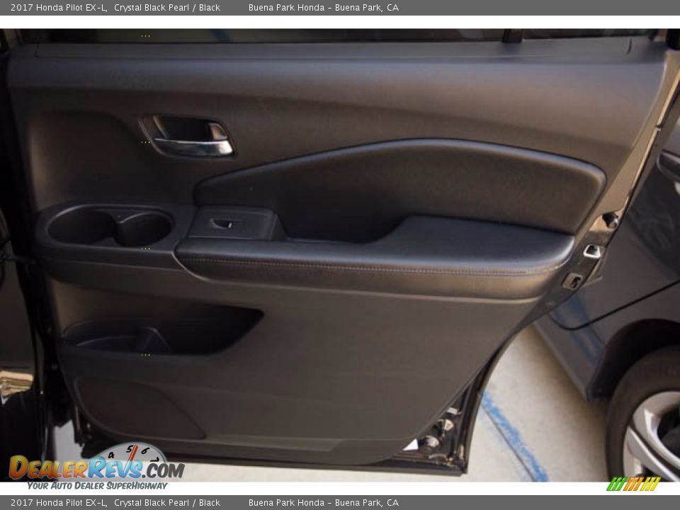 Door Panel of 2017 Honda Pilot EX-L Photo #33