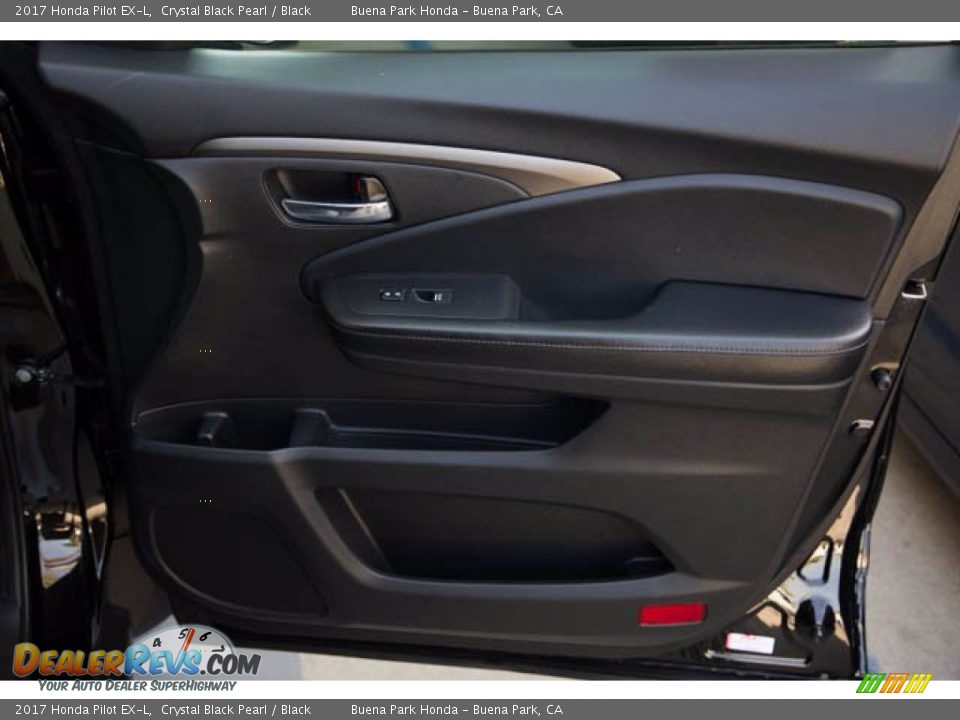 Door Panel of 2017 Honda Pilot EX-L Photo #34