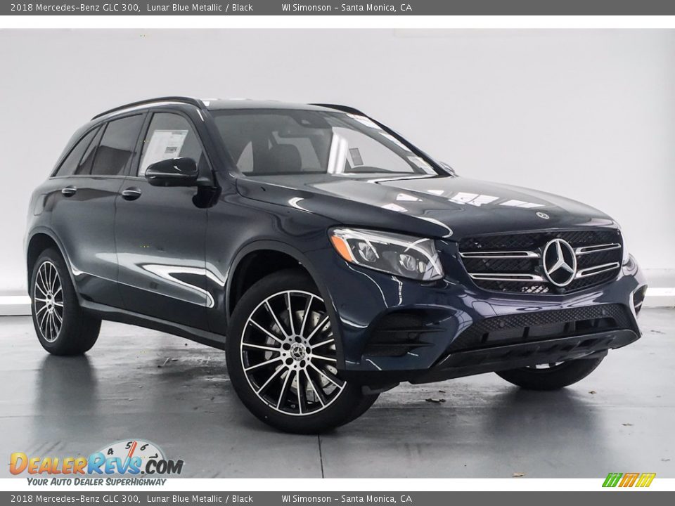 Front 3/4 View of 2018 Mercedes-Benz GLC 300 Photo #12