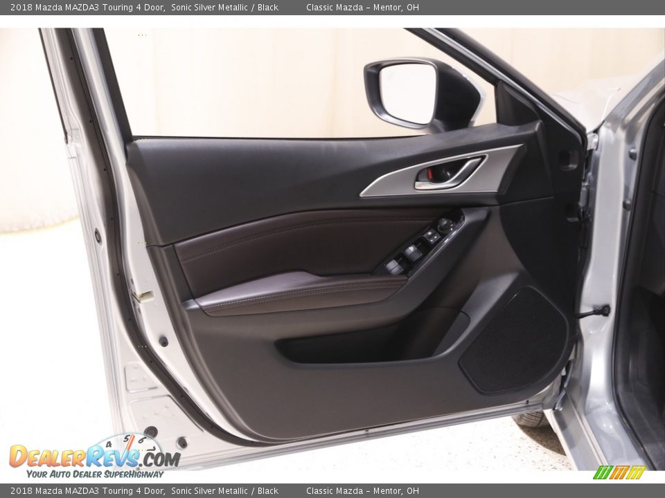 2018 Mazda MAZDA3 Touring 4 Door Sonic Silver Metallic / Black Photo #4