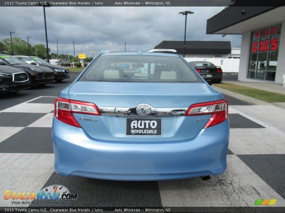 2013 Toyota Camry XLE Clearwater Blue Metallic / Ivory Photo #4