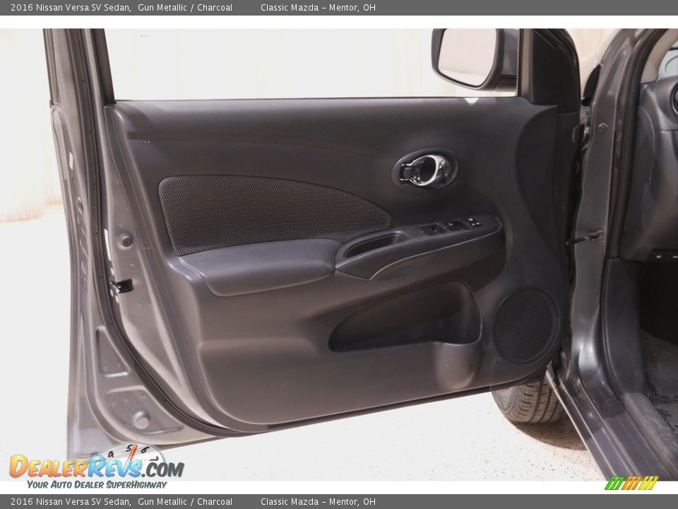 Door Panel of 2016 Nissan Versa SV Sedan Photo #4