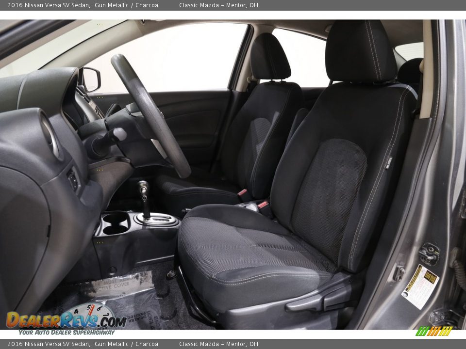 Front Seat of 2016 Nissan Versa SV Sedan Photo #5