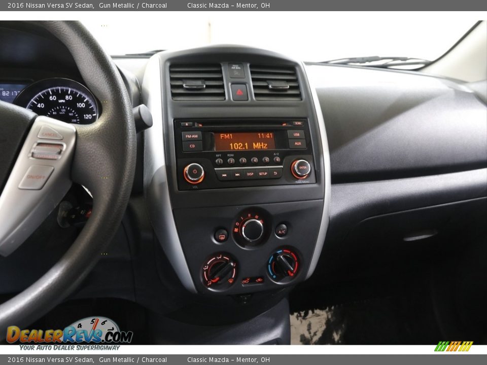Controls of 2016 Nissan Versa SV Sedan Photo #9